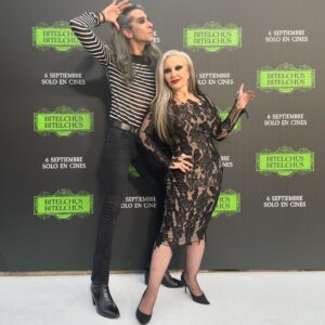 Alaska Instagram - Fuimos al estreno de #BitelchúsBitelchús @beetlejuicemovie y lo pasamos bomba 💣. @timburton es DIOS y siempre es buena idea ir a rendirle honores. Vi el estreno de la primera parte en 1988, en Nueva York, junto a Nacho, Carlos y Pito.
Gracias por la invitación @davidxdyp @dypcomunicacion @warnerbrosspain