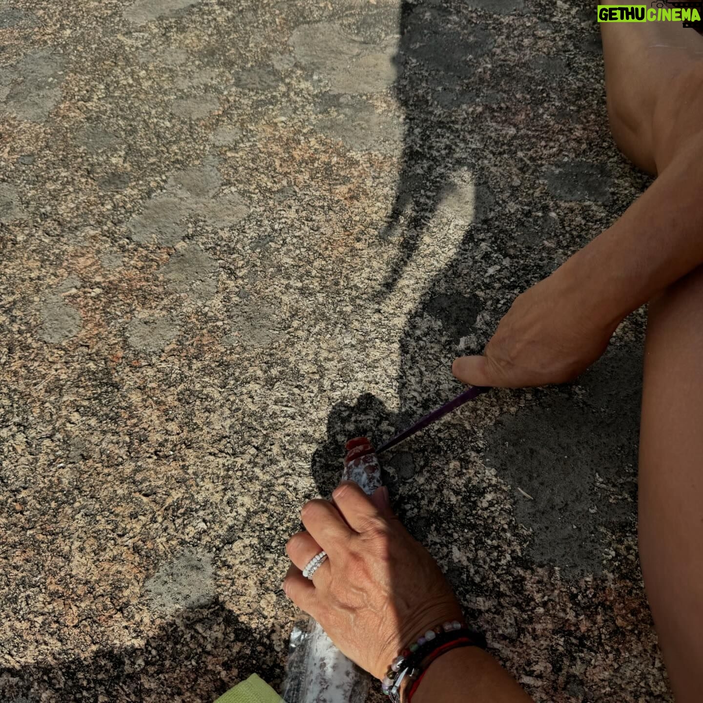 Alba Carrillo - 22.5K Likes - Ćltimos dĆas. Cara lavada, vestido @georges_rech y mi rĆo. Se termina un verano tan brutal que solo puedo dar graciasšš»
Un aprendizaje? No cualquier cosa. No a cualquier precio. šš»š¦¦šļøšāļøš±šš #gifts