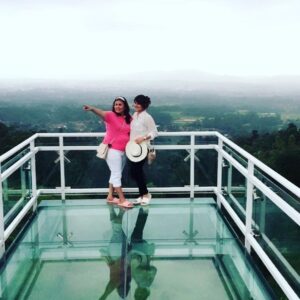 Alenta S. Hombing Instagram - Edisi Kangen Karo Mamake..best duel partner..partner in crime..sosok yg ga pernah bs diem, hobby apapun upload medsos (slalu bertentangan dg ku), fashion, shopping, carrier woman, yang slalu ngajarin makan krupuk ga blh bunyi (rendam dlu pakai air liur🤦‍♀️), klo ketawa bibir hanya blh terbuka 2 jari paling lebar (biar manis), klo makan tangan ga blh nempel di meja (keliatan pemalas), klo diri hrs kaya poto model, klo duduk hrs ngerti kode2 sandi morse mama(artiny marah), ga blh bersandar di bahu mama ky ga punya tulang lemes2, hrs tegar kaya batu karang (bersandar sndri dlm hati aj) de el el,, she’s a figure with many rules, klo lakuin dluar itu melayang lah apa yg bs dilayangkan, mama slalu ga pernah bs diam di kantor dan dirumah, pernah satu waktu masuk fakultas tehnik dan smua mahasiswa berteriak nama mama merupakan kebanggaanku punya mama yang hanya lulusan SMA tp mampu menaklukan hal apapun itu..tp mama jgn terlalu keras lg ya samaku🥰i miss u mama @sidabutarroma