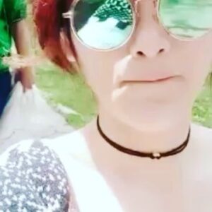 Alenta S. Hombing Instagram - Edisi Kangen Karo Mamake..best duel partner..partner in crime..sosok yg ga pernah bs diem, hobby apapun upload medsos (slalu bertentangan dg ku), fashion, shopping, carrier woman, yang slalu ngajarin makan krupuk ga blh bunyi (rendam dlu pakai air liur🤦‍♀️), klo ketawa bibir hanya blh terbuka 2 jari paling lebar (biar manis), klo makan tangan ga blh nempel di meja (keliatan pemalas), klo diri hrs kaya poto model, klo duduk hrs ngerti kode2 sandi morse mama(artiny marah), ga blh bersandar di bahu mama ky ga punya tulang lemes2, hrs tegar kaya batu karang (bersandar sndri dlm hati aj) de el el,, she’s a figure with many rules, klo lakuin dluar itu melayang lah apa yg bs dilayangkan, mama slalu ga pernah bs diam di kantor dan dirumah, pernah satu waktu masuk fakultas tehnik dan smua mahasiswa berteriak nama mama merupakan kebanggaanku punya mama yang hanya lulusan SMA tp mampu menaklukan hal apapun itu..tp mama jgn terlalu keras lg ya samaku🥰i miss u mama @sidabutarroma