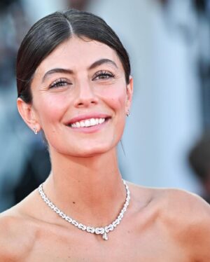 Alessandra Mastronardi Instagram - Venezia dolci memorie.. Grazie per questa serata magica 

#makeup @armanibeauty 
Abito @giorgioarmani 
Gioielli @fredjewelry 
#Venezia81 
#invitedby