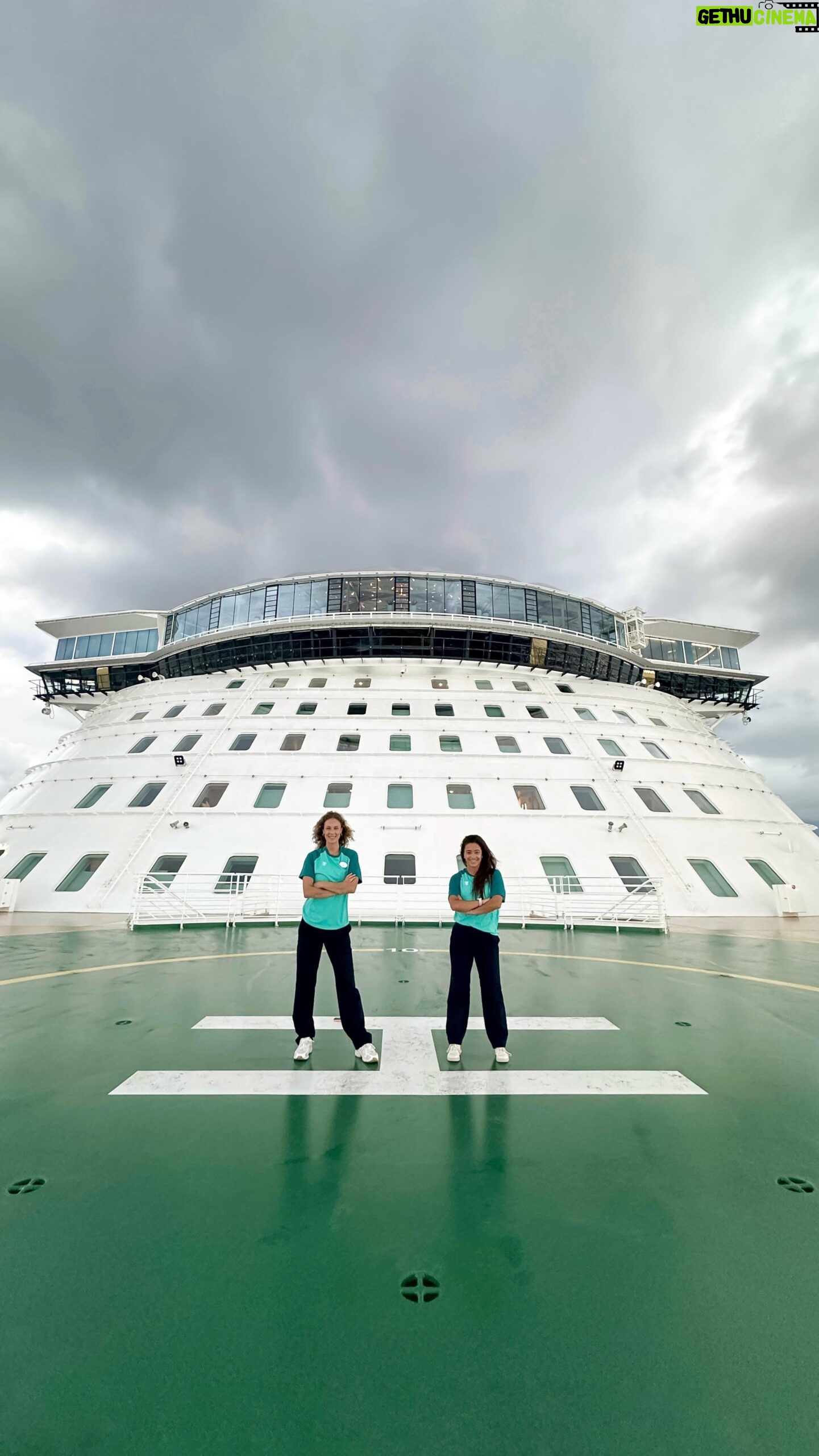 Alex-Anne Aubé-Kubel - 2.7K Likes - half way there! 🛳️
@alex.anne__
vídeo inspo: @dscitygirls_volleyball
utopiaoftheseas #castone #royalcaribbean #cruiseshiplife #cruiselife #cruisingascrew #shiplife