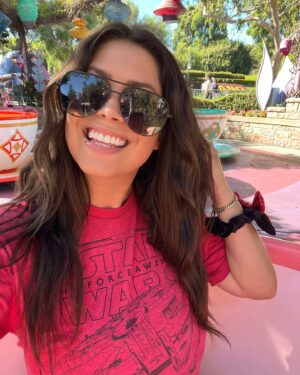 Alex Curry Instagram - ✨#Disneyland highlights ✨#StarWars 🙌🏽 my first turkey leg & being around so many smiling people 🤗 

#Disney #California #Adventure #happy
