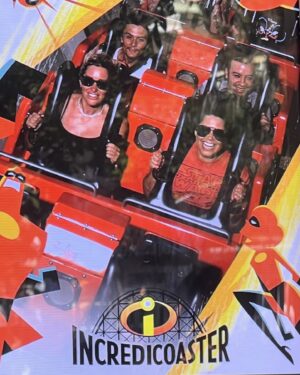 Alex Curry Instagram - ✨#Disneyland highlights ✨#StarWars 🙌🏽 my first turkey leg & being around so many smiling people 🤗 

#Disney #California #Adventure #happy