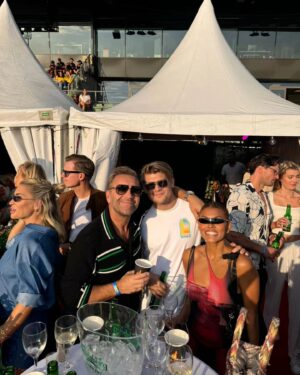 Alexandra Joner Instagram - Å dra på @findingsfestival med @eccentricpeople_ gjengen er verdens beste tradisjon. Så sykt glad og takknemlig for å være en del av denne gjengen ❤️