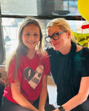 Alice Evans Instagram - It all began as just a regular walk to school..

Since Wednesday is late start, and Friday is Elsie’s birthday, I suggested we stop off at Starbucks on the way as a special treat. All the way there she talked about the chocolate Frappuccino she was going to order. 

Little did Elsie know that the amazing Mums and Dads ( and kids!) in our little circle had wanted to make the quick stop at Starbucks just a little bit more special…. ❤️

#imnotcrying #maybeabit  #theypulleditoff #ittakesavillage #grateful #happybirthdayfriday13th  #happybaby