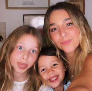 Alisan Porter Instagram - The girls 🌎💫🌬️