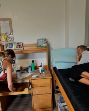 Alisyn Camerota Instagram - When it comes to Move-In Day, I’m really best at moral support.