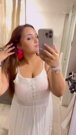 Aliya Naaz Instagram - Good hair day it is 🤍

Beautiful location- @theparkgoa 
Outfit- @myntra 
Nails - @kapilssalon 
Earrings- @dressberryfashion 

 #goa #aliyanaaz #candid #instagram #ootdfashion 
#mumbai #mumbaigirls #actress