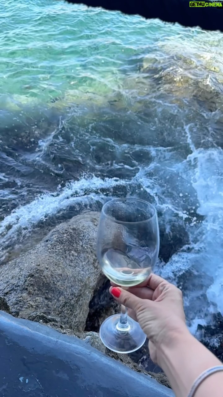 Alketa Vejsiu - 1.4K Likes - @classexplore_ @spilia_restaurant_mykonos Fav Launch Place in the Island!
Wine in hand, toes in the sea—perfect blend of waves and bliss. 🌊🍷
-
Kembezbathur ne tavoline me kembet ne dallge ! #senses #poetry