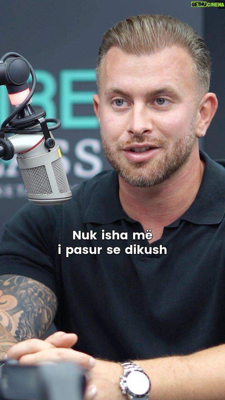 Alketa Vejsiu - 673 Likes - A mund ta arrij këtë ëndërr që kam? A mund ta ndryshoj jetën time? A do mundem ta kaloj këtë vështirësi? A mund të jem i suksesshëm? Nëse po, si? Cila është 'secret sauce'?
@iampasqualeminasi ka ndarë në @podclass.alketavejsiu rrugëtimin e tij, duke i thënë çdo dëgjuesi: Ti mundesh!
Pasquale i rritur në një familje të varfër, në një qytet të vogël me 16 mijë banorë, e krijoi në mendjen e tij çdo gjë që donte dhe besoi në vendimet e tij!
Ndiqni episodin e plotë në Class Media youtube!
Ky podcast mundesohet nga @unitedbankofalbania