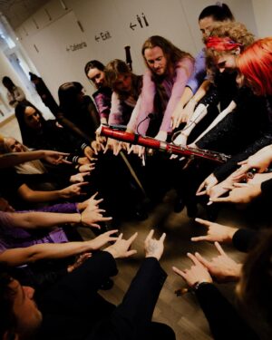 Alli Neumann Instagram - der vielleicht schönste abend meines lebens ⛓️‍💥
danke an alle, die all ihre liebe und zeit in diese Show gesteckt haben. we did it rockstars! 
@elbphilharmonie @reeperbahn_festival 

📸 1 2 3profifotos von @lesauerbrey 
4 von @nayalynnea edit @tomblanccc