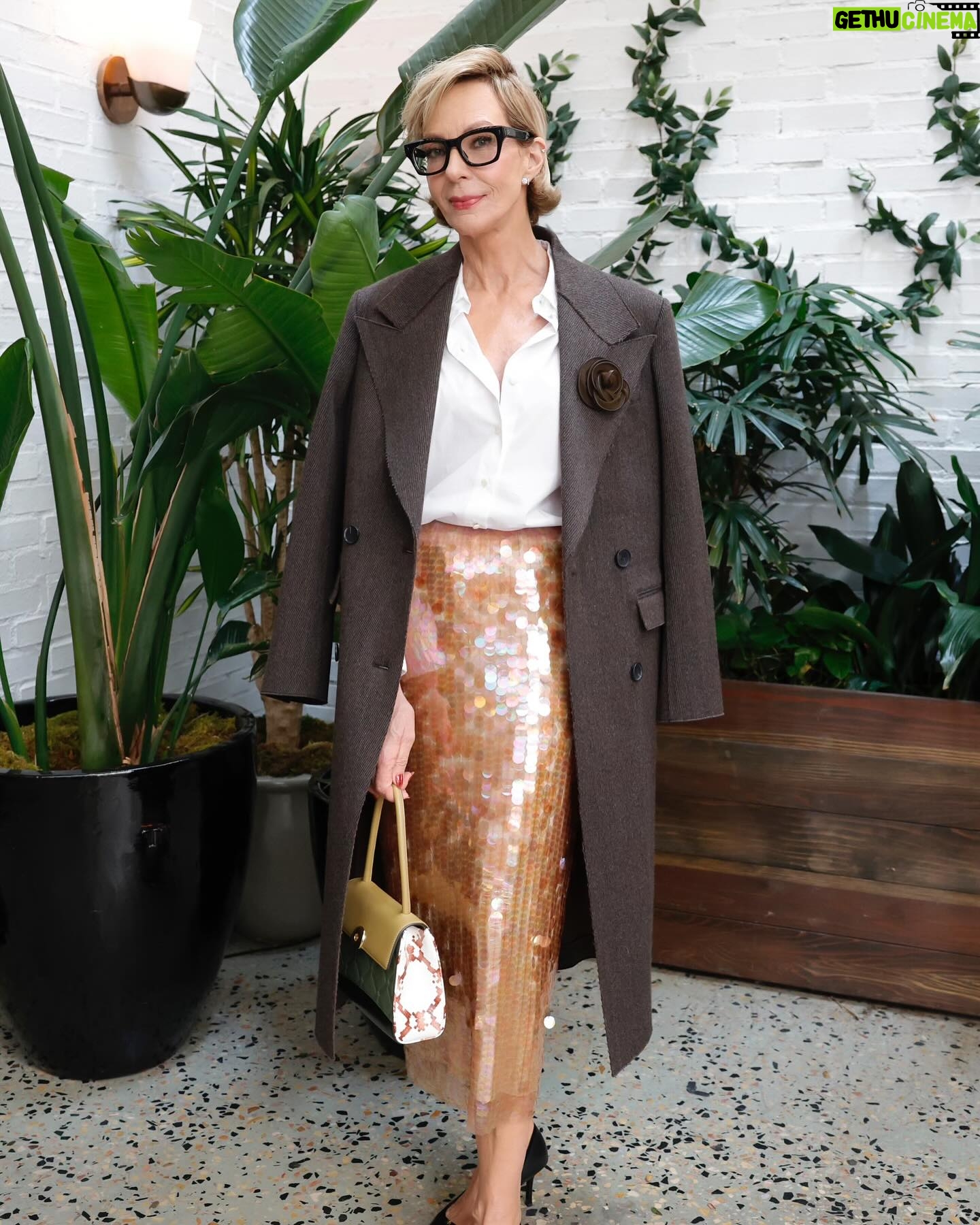 Allison Janney - 32.4K Likes - Thank you @toryburch and @glamourmag for a lovely afternoon celebrating women and television and fashion !!
And to my stellar glam squad!!
Styled by @taraswennen
Hair @jillcrosbyhair
Makeup @mariedelprete
Nails @lpnailpro
💕💕💕💋