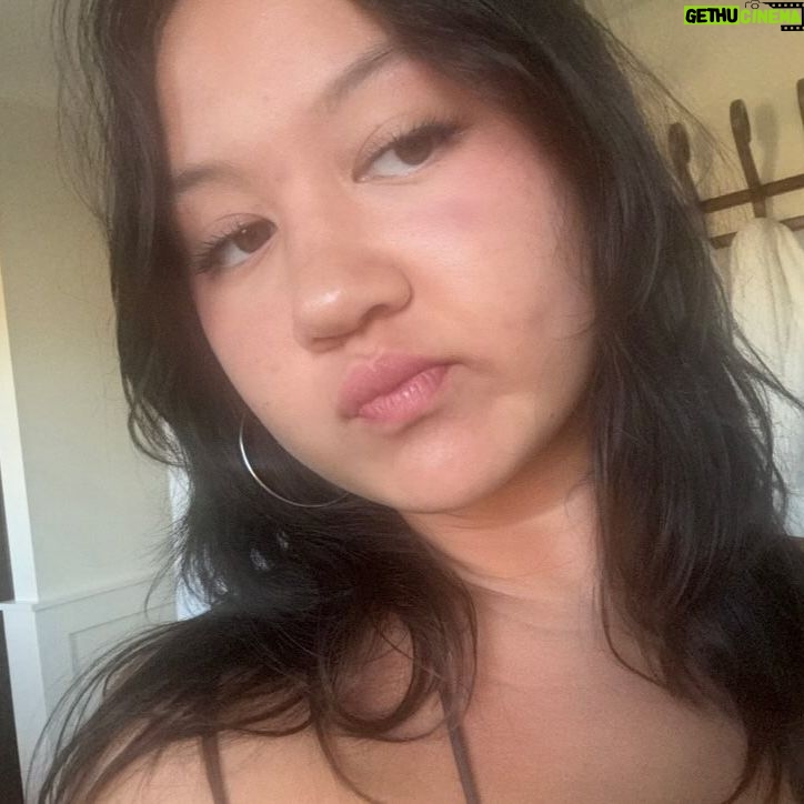 Amalia Yoo - 3.5K Likes - sunscreen lens #awesome
