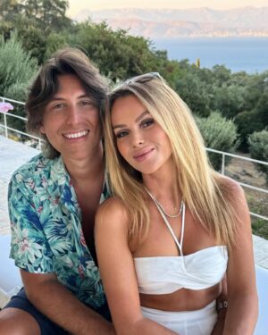 Amanda Holden Instagram - Last day 🇬🇷 he finally made it onto the grid❤️💪🏽 #reluctantly 😂