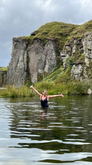 Amanda Lamb Instagram - Quarry swimming… ever done it? If you haven’t Foggintor Quarry is the place to start….. what a way to begin a day. Would you do it?