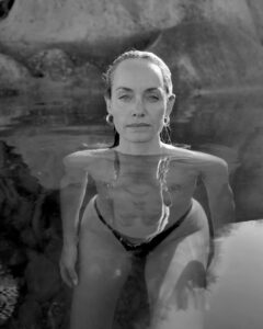 Actress Amber Valletta HD Photos and Wallpapers September 2024