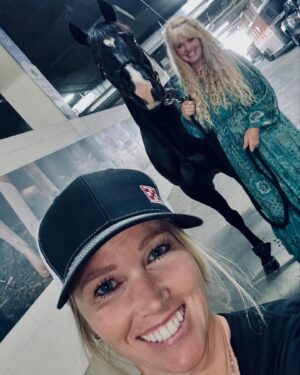 Amberley Snyder Instagram - ❣️ Just some BTS at BB4B!! ❣️

Love my crew!! (Missing aubs- she was behind the camera 📸)

#amberleysnyder #walkriderodeo #bb4b