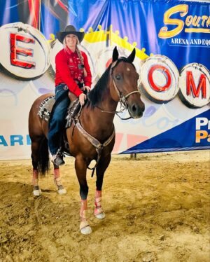Amberley Snyder Instagram - ❣️ Just some BTS at BB4B!! ❣️

Love my crew!! (Missing aubs- she was behind the camera 📸)

#amberleysnyder #walkriderodeo #bb4b