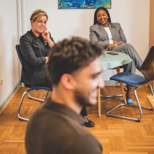 Aminata Touré Instagram - Impressionen der heutigen gemeinsamen Kabinettssitzung von Schleswig-Holstein und Nordrhein-Westfalen. 

Im Anschluss sind meine grüne Kollegin aus NRW @monaneubaur und ich nach Boostedt in unsere Erstaufnahmeeinrichtung für Geflüchtete gefahren und dort haben wir unser Pilotprojekt zur Arbeitsmarktvermittlung einmal gezeigt.