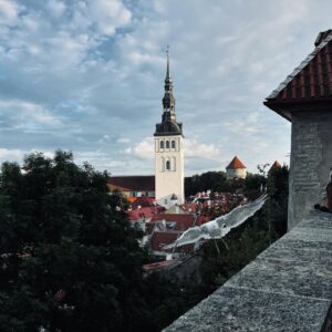 Aminata Touré Instagram - Ab morgen geht‘s wieder los mit Arbeit, aber vorher noch ein paar Tallinn-Impressionen 🤍.