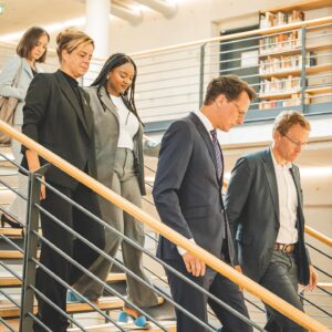 Aminata Touré Instagram - Impressionen der heutigen gemeinsamen Kabinettssitzung von Schleswig-Holstein und Nordrhein-Westfalen. 

Im Anschluss sind meine grüne Kollegin aus NRW @monaneubaur und ich nach Boostedt in unsere Erstaufnahmeeinrichtung für Geflüchtete gefahren und dort haben wir unser Pilotprojekt zur Arbeitsmarktvermittlung einmal gezeigt.