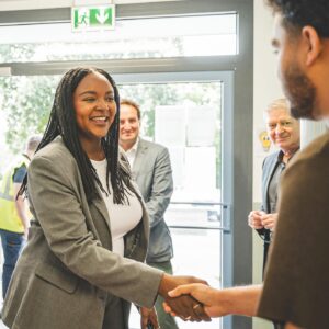 Aminata Touré Instagram - Impressionen der heutigen gemeinsamen Kabinettssitzung von Schleswig-Holstein und Nordrhein-Westfalen. 

Im Anschluss sind meine grüne Kollegin aus NRW @monaneubaur und ich nach Boostedt in unsere Erstaufnahmeeinrichtung für Geflüchtete gefahren und dort haben wir unser Pilotprojekt zur Arbeitsmarktvermittlung einmal gezeigt.