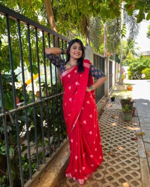 Ammu Abhirami Instagram - Minuki Minuki Mena Minuki❤️🧿
Lady in red❤️ In her black Thar❤️🧿