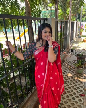 Ammu Abhirami Instagram - Minuki Minuki Mena Minuki❤️🧿
Lady in red❤️ In her black Thar❤️🧿