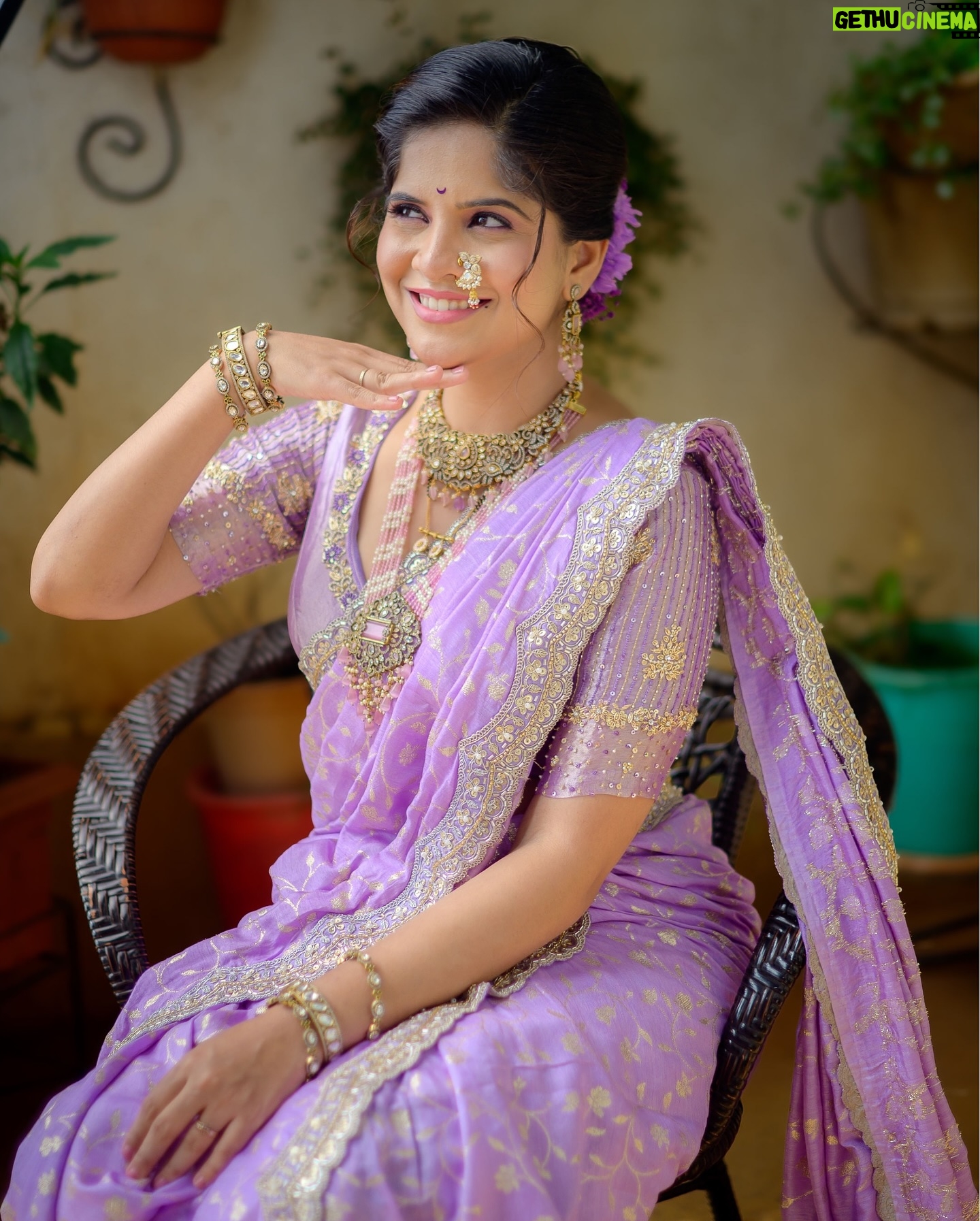 Amruta Deshmukh - 77.2K Likes - Engrossed in my favourite colour 💜💜
Absolute team work and dream work! ✨✨
This navvari and blouse is designed by: @srujana_by_ruttuja
Make up: @swatighodke_mua_official
Hair: @hairstylist_monabharane_pune
Draping: @nilam_art1687
Jewellery: @jizajewellerystudio
Captured by : @krafty.lights