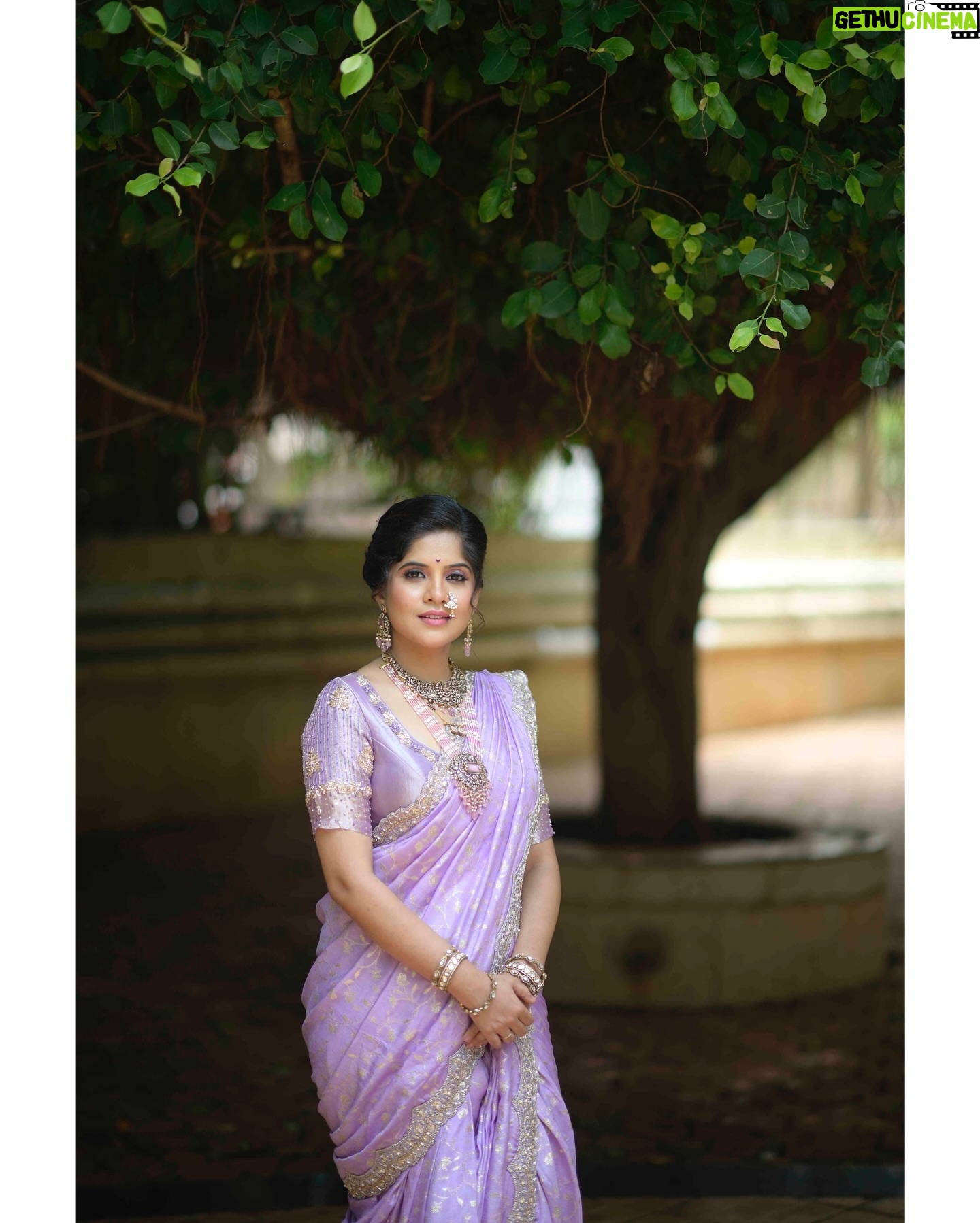 Amruta Deshmukh - 77.2K Likes - Engrossed in my favourite colour 💜💜
Absolute team work and dream work! ✨✨
This navvari and blouse is designed by: @srujana_by_ruttuja
Make up: @swatighodke_mua_official
Hair: @hairstylist_monabharane_pune
Draping: @nilam_art1687
Jewellery: @jizajewellerystudio
Captured by : @krafty.lights