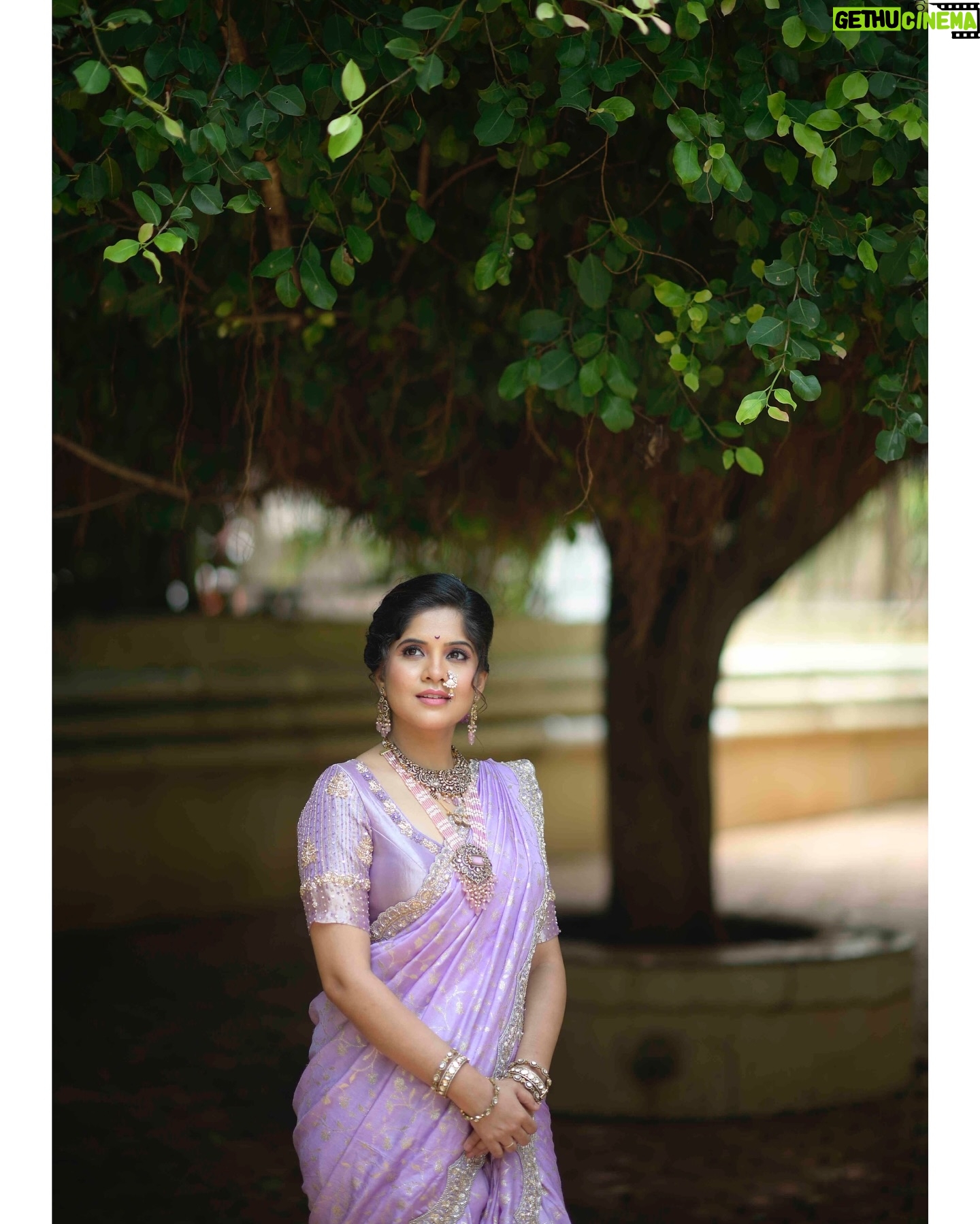 Amruta Deshmukh - 77.2K Likes - Engrossed in my favourite colour 💜💜
Absolute team work and dream work! ✨✨
This navvari and blouse is designed by: @srujana_by_ruttuja
Make up: @swatighodke_mua_official
Hair: @hairstylist_monabharane_pune
Draping: @nilam_art1687
Jewellery: @jizajewellerystudio
Captured by : @krafty.lights