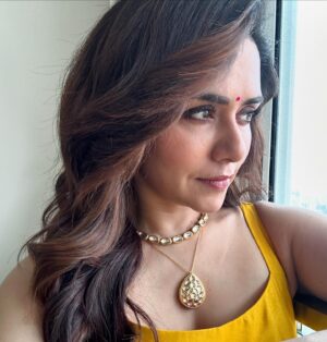 Amruta Khanvilkar Instagram - #august #sofarsogood #augustslippedaway 
#amrutakhanvilkar
