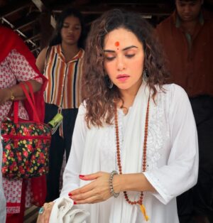 Amruta Khanvilkar Instagram - #august #sofarsogood #augustslippedaway 
#amrutakhanvilkar