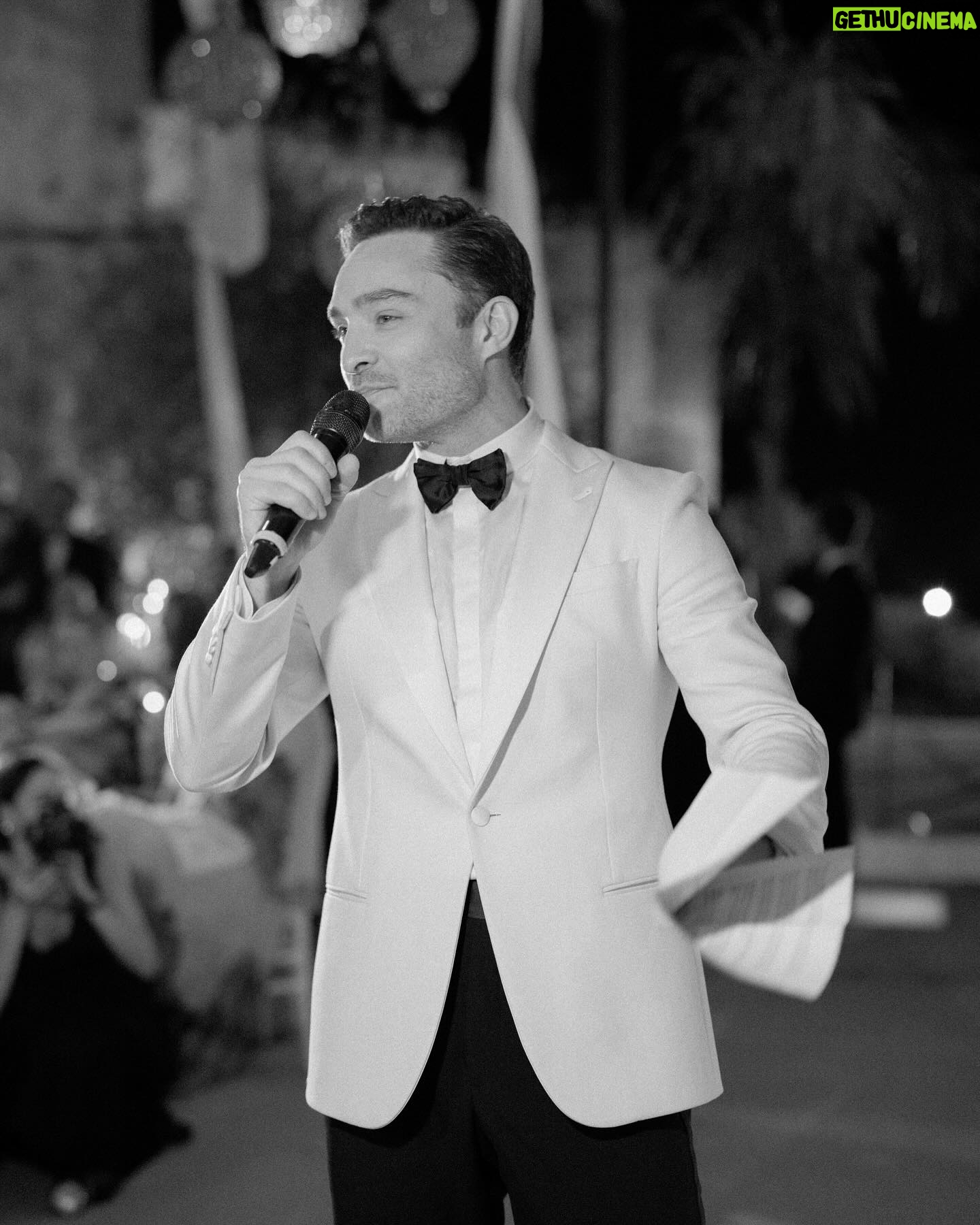 Amy Jackson - 1 Million Likes - After the ceremony we swayed our way to our candlight dinner for speeches from
loved ones whilst serenaded by violins. A magician wondered the crowd whilst we all chatted and feasted! After that we made our way passed a dessert table named after our beloved Carole and Peter to cut our cake designed by the incredible @chefdamianocarrara
📸 @corbingurkin