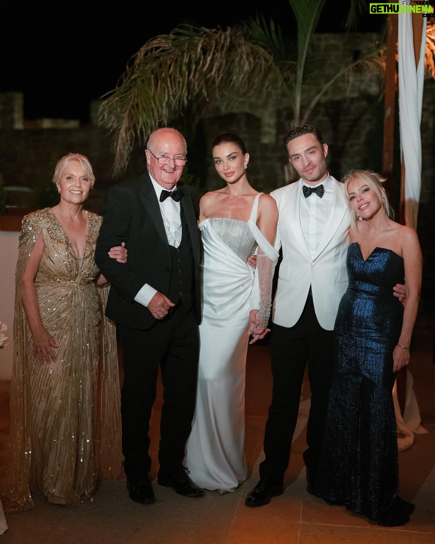 Amy Jackson - 1 Million Likes - After the ceremony we swayed our way to our candlight dinner for speeches from
loved ones whilst serenaded by violins. A magician wondered the crowd whilst we all chatted and feasted! After that we made our way passed a dessert table named after our beloved Carole and Peter to cut our cake designed by the incredible @chefdamianocarrara
📸 @corbingurkin