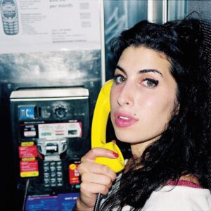 Amy Winehouse Instagram - “I’m just someone who is most comfortable when I’m pushing myself in all directions. I could’ve done four albums of jazz standards in a week. Like, that’s not pushing myself, that’s not working. To me, it was important to push myself with the guitar, with the melodies and obviously with the lyrics. The lyrics would take longer than a lot of the rest of the stuff because they’re so important.” - Amy 🖤

📸: @charlesmoriarty