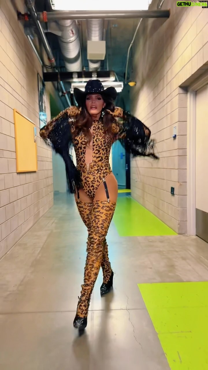 Ana Bárbara - 42K Likes - Ahí voy por ti Phoenix 😘🤠 #ReinaGruperaTour
