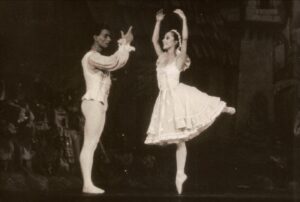 Ana Botafogo Instagram - 🌟Começando a semana com algumas recordações do fundo do baú! 🌟. Foto 1 - Coppelia com Graham Bart  Fotos 2,3,4,5,6,7,8 e 10 - La Fille Mal Gardée com Graham Bart  Foto 9 - “La Fille“ com Paulo Rodrigues. @paulorodrigues8542