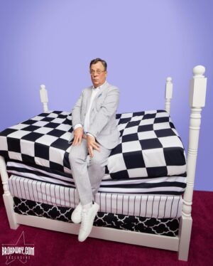 Ana Gasteyer Instagram - 👑😴💛 How about sweet dreamy opening night portraits from ONCE UPON A MATTRESS!? The stars and VIPs posed with Casper mattresses on the Broadway musical’s special night! 

Exclusive full gallery live now on Broadway.com 🤩

📸: Emilio Madrid 

#onceuponamattress #openingnight #broadway #portraits #casper