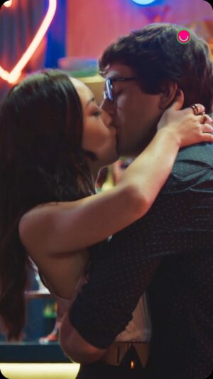 Ana Hikari Instagram - #FAMÍLIAÉTUDO 📺 Em clima de muito romance, veio aí o primeiro beijo de Guto e Mila. Quem aí shippa esse casal? 🧡