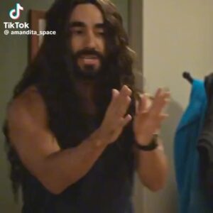 Ana Hikari Instagram - É AMANHÃ!!! Vocês fizeram isso acontecer!!! Amanhã vencemos vai ter beijo GUMILA 🥹🥹🥹🥹🥹 quem vai assistir o capítulo de amanhã com a gente? Essa sequência de posts aqui é em homenagem a cada um de vocês que criaram essa fanfic e convenceram nosso @danielortizautor a transformar ela em realidade! Hahaha

última semana de gravação por aqui é só tenho a agradecer por ter ganhado esse parceirinho de cena maravilhoso, talentoso, dedicado que é @danielrangel ❤️ amigón, amo muito tá em cena contigo! Criamos isso juntos! Obrigada por tudoooo!

#FamiliaÉTudo #Gumila
