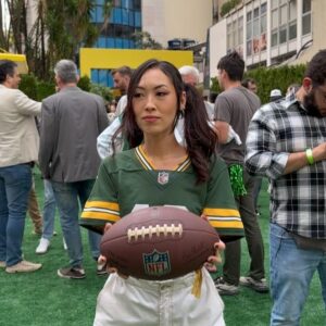 Ana Hikari Instagram - Eu vivi um sonho ontem! Quando comecei a assistir os jogos, nunca pensei que pudesse ver um aqui no meu país. É felicidade que não cabe em mim!!! Ainda sem palavras pra descrever tudo!!! É NFL!! É CADA VEZ MAIS NOSSO !!! Obrigada @nfl e @nflbrasil por esse momento! Obrigada meu time do coração @packers ❤️🏈🫶🇧🇷

_____________

I lived a dream yesterday! When I started watching the games, I never thought I could see one here in my country. It’s happiness that doesn’t fit in me!!! Still no words to describe everything!!! It’s NFL!! IT IS MORE AND MORE OURS!!! Thank you my favorite team of all times @packers ❤️🏈 🇧🇷 @packers.br NFLThreads

thank you so much @nfl @packers @packers.br @marriottbonvoy @courtyardhotels for the whole amazing experience!

ad