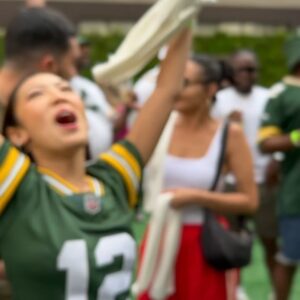 Ana Hikari Instagram - Eu vivi um sonho ontem! Quando comecei a assistir os jogos, nunca pensei que pudesse ver um aqui no meu país. É felicidade que não cabe em mim!!! Ainda sem palavras pra descrever tudo!!! É NFL!! É CADA VEZ MAIS NOSSO !!! Obrigada @nfl e @nflbrasil por esse momento! Obrigada meu time do coração @packers ❤️🏈🫶🇧🇷

_____________

I lived a dream yesterday! When I started watching the games, I never thought I could see one here in my country. It’s happiness that doesn’t fit in me!!! Still no words to describe everything!!! It’s NFL!! IT IS MORE AND MORE OURS!!! Thank you my favorite team of all times @packers ❤️🏈 🇧🇷 @packers.br NFLThreads

thank you so much @nfl @packers @packers.br @marriottbonvoy @courtyardhotels for the whole amazing experience!

ad