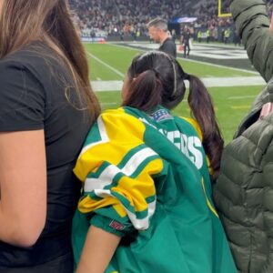 Ana Hikari Instagram - Eu vivi um sonho ontem! Quando comecei a assistir os jogos, nunca pensei que pudesse ver um aqui no meu país. É felicidade que não cabe em mim!!! Ainda sem palavras pra descrever tudo!!! É NFL!! É CADA VEZ MAIS NOSSO !!! Obrigada @nfl e @nflbrasil por esse momento! Obrigada meu time do coração @packers ❤️🏈🫶🇧🇷

_____________

I lived a dream yesterday! When I started watching the games, I never thought I could see one here in my country. It’s happiness that doesn’t fit in me!!! Still no words to describe everything!!! It’s NFL!! IT IS MORE AND MORE OURS!!! Thank you my favorite team of all times @packers ❤️🏈 🇧🇷 @packers.br NFLThreads

thank you so much @nfl @packers @packers.br @marriottbonvoy @courtyardhotels for the whole amazing experience!

ad