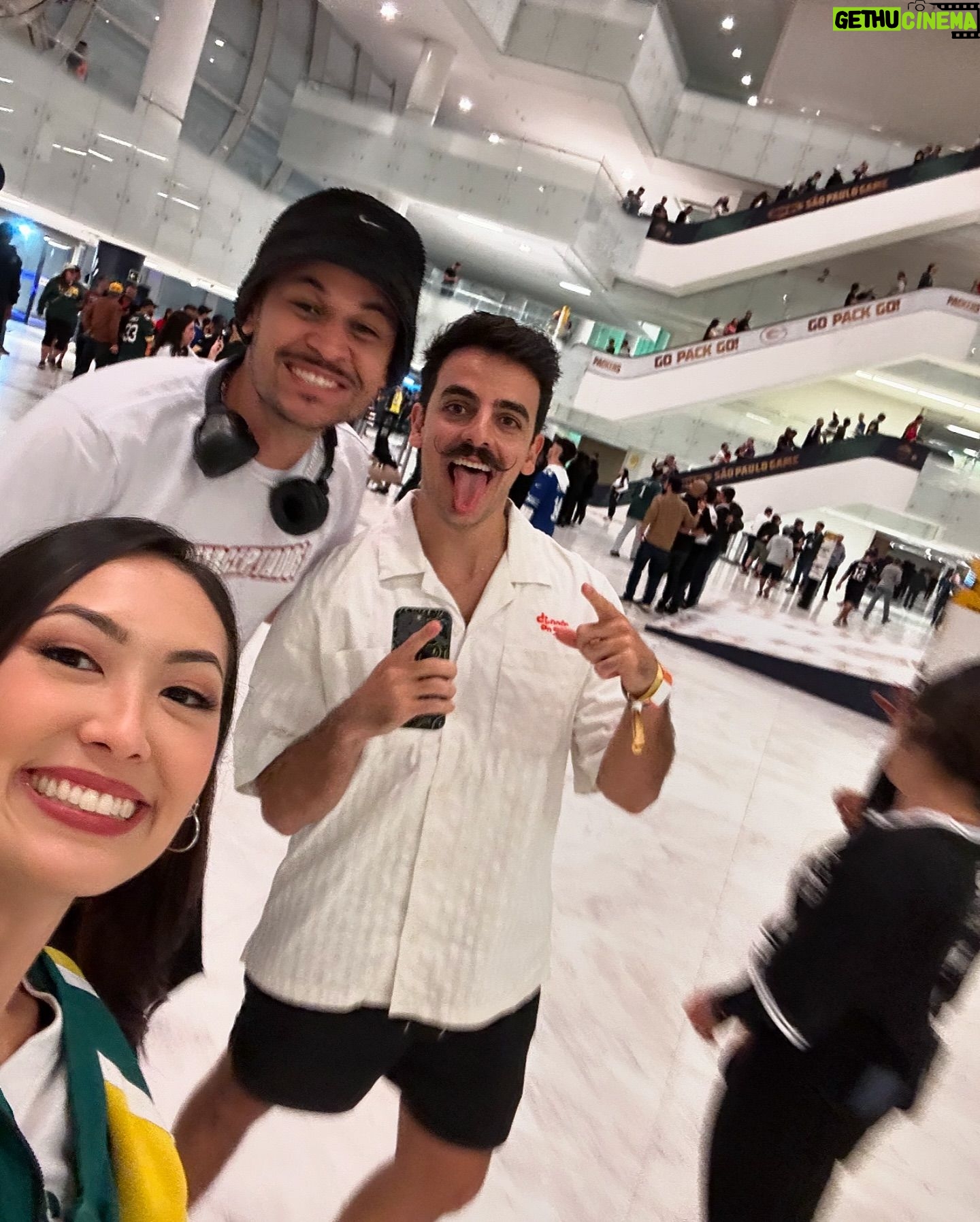 Ana Hikari - 45.8K Likes - Eu vivi um sonho ontem! Quando comecei a assistir os jogos, nunca pensei que pudesse ver um aqui no meu país. É felicidade que não cabe em mim!!! Ainda sem palavras pra descrever tudo!!! É NFL!! É CADA VEZ MAIS NOSSO !!! Obrigada @nfl e @nflbrasil por esse momento! Obrigada meu time do coração @packers ❤️🏈🫶🇧🇷
_____________
I lived a dream yesterday! When I started watching the games, I never thought I could see one here in my country. It’s happiness that doesn’t fit in me!!! Still no words to describe everything!!! It’s NFL!! IT IS MORE AND MORE OURS!!! Thank you my favorite team of all times @packers ❤️🏈 🇧🇷 @packers.br NFLThreads
thank you so much @nfl @packers @packers.br @marriottbonvoy @courtyardhotels for the whole amazing experience!
ad