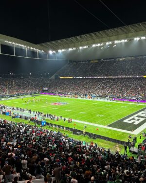Ana Hikari Instagram - Eu vivi um sonho ontem! Quando comecei a assistir os jogos, nunca pensei que pudesse ver um aqui no meu país. É felicidade que não cabe em mim!!! Ainda sem palavras pra descrever tudo!!! É NFL!! É CADA VEZ MAIS NOSSO !!! Obrigada @nfl e @nflbrasil por esse momento! Obrigada meu time do coração @packers ❤️🏈🫶🇧🇷

_____________

I lived a dream yesterday! When I started watching the games, I never thought I could see one here in my country. It’s happiness that doesn’t fit in me!!! Still no words to describe everything!!! It’s NFL!! IT IS MORE AND MORE OURS!!! Thank you my favorite team of all times @packers ❤️🏈 🇧🇷 @packers.br NFLThreads

thank you so much @nfl @packers @packers.br @marriottbonvoy @courtyardhotels for the whole amazing experience!

ad