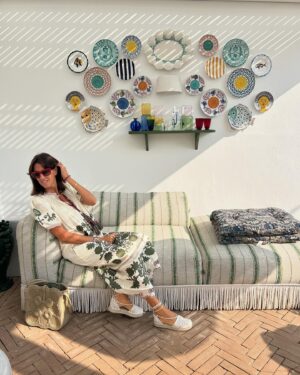 Ana Marques Instagram - Uma última sombra de sol de verão, num cenário cheio de peças lindas… 

#am #portuguesecinquentona #estetica #deco #decoracao #moda #estilo #casa #terraco #ceramica #decor