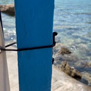 Ana Marques Instagram - Da ilha de Milos, fica a sensação de que há ainda autenticidade. 
Provavelmente por pouco tempo 🧿🔵🇬🇷
Porque na realidade “o turismo estraga o turismo” 😞

#grecia
#ferias
#ciclades 
#maregeu
#AMemviagem
#AM
#portuguesecinquentona