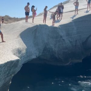 Ana Marques Instagram - Há sítios q parecem impossíveis 🇬🇷

#grecia
#milos
#familytrip 
#anamarques 
#portuguesecinquentona